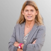 Marta Olavarria 200x200 alumni nombramientos